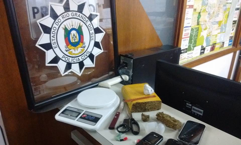 Quatro pessoas são detidas com drogas durante prisão de foragido no Ouro Verde