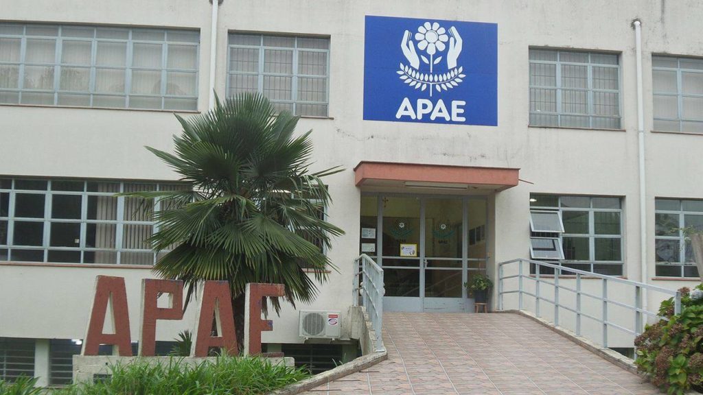 Estrutura da Apae no bairro Cinquentenário. Investimento anual em fisioterapeutas e fonoaudiólogos é em torno de R$ 300 mil. Foto: (Gerson Junior/Divulgação)