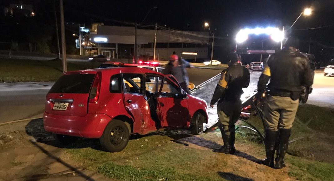 Motorista reclama que falta de iluminação pode ter provocado o acidente. Foto: Mauro Teixeira
