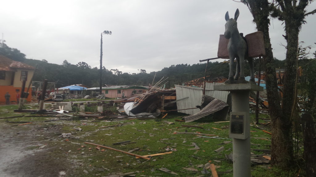 CTG Raposo Tavares foi abaixo com a força dos ventos. Foto: (Maicon Rech/Grupo RSCOM)