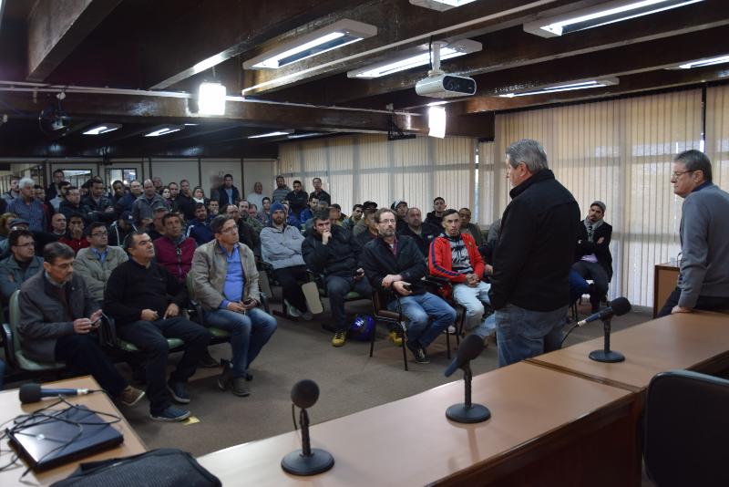 Encontro entre "Uberistas" e vereadores indicou realização de audiência pública. Foto: (Matheus Teodoro/Divulgação)