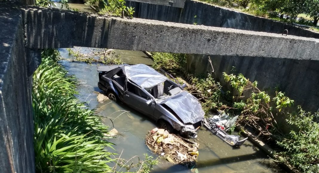 Vítima foi socorrida pelos bombeiros e Samu (Foto: Maicon Rech)