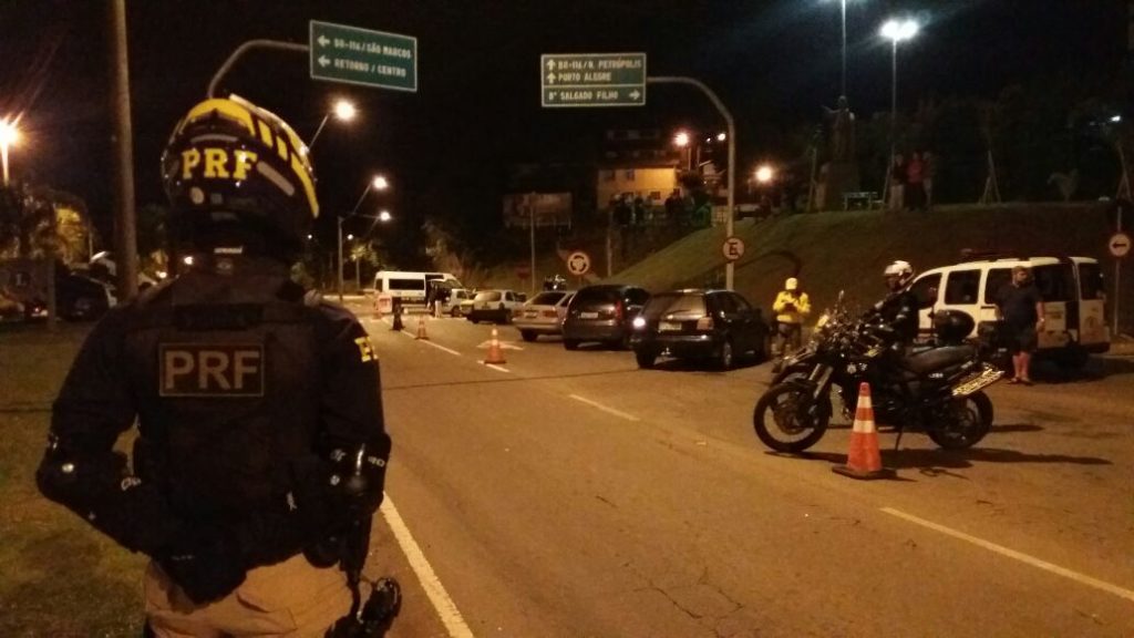 Ação ocorreu entre a meia-noite e às 5h deste sábado (Foto: PRF/Divulgação)