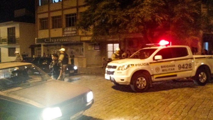 Menores são flagrados consumindo bebida alcoólica em Bento