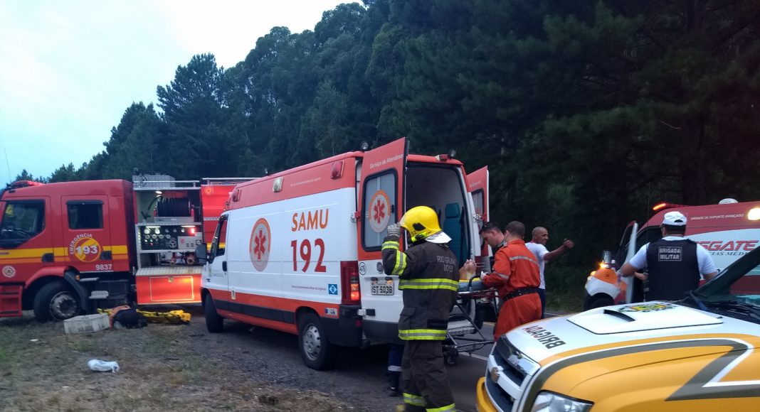 Idosa de 81 anos ficou presa nas ferragens (Foto: Maicon Rech)