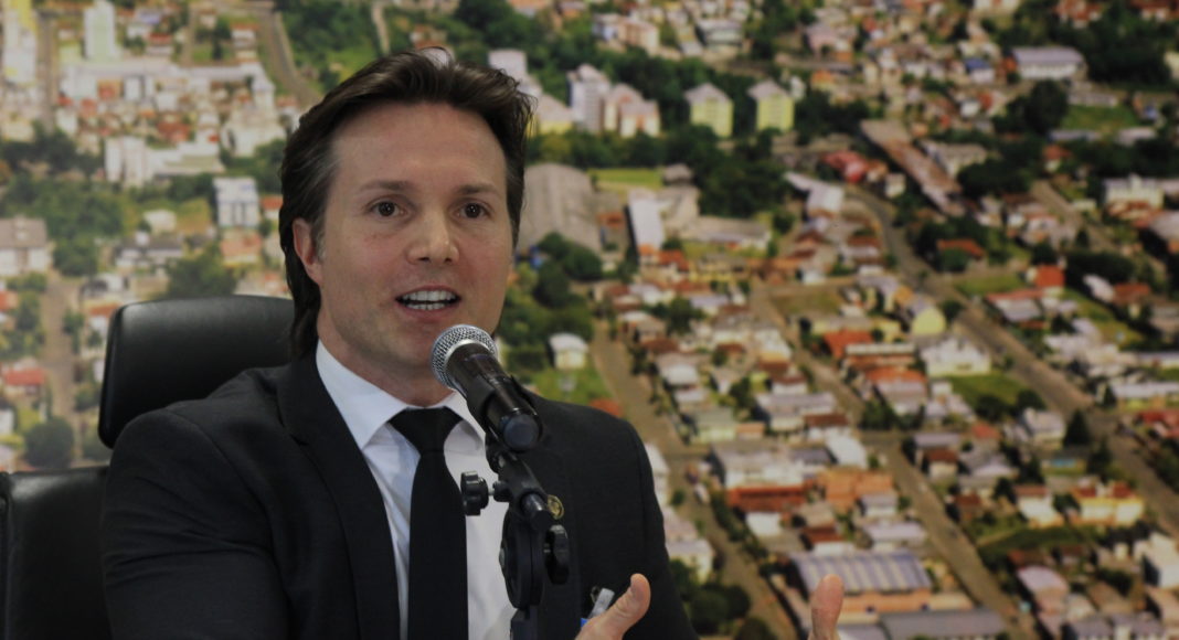 Advogado de Guerra protocola defesa do prefeito no processo de impeachment