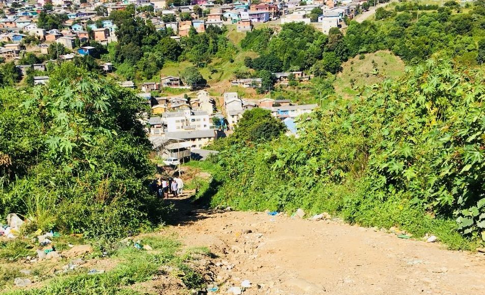 O corpo de Alex da Silva dos Reis, de 29 anos, foi encontrado em um beco do bairro Belo Horizonte. Foto: Mauro Teixeira