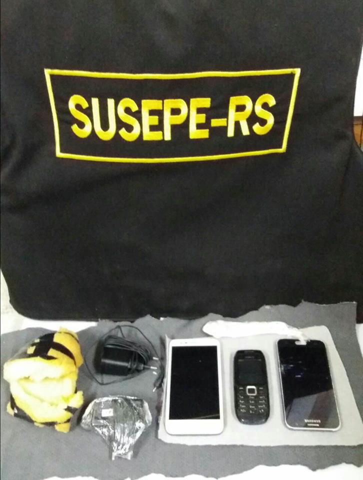 Objetos são apreendidos no telhado do presídio de Bento
