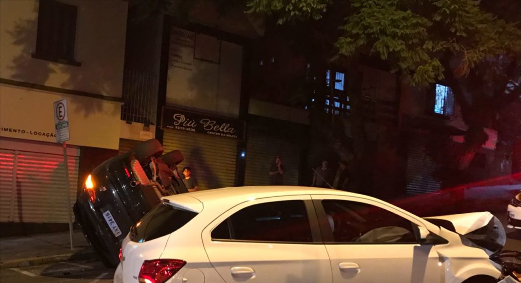 Veículos colidiram na esquina das ruas Sinimbu com Guia Lopes. Foto: Mauro Teixeira
