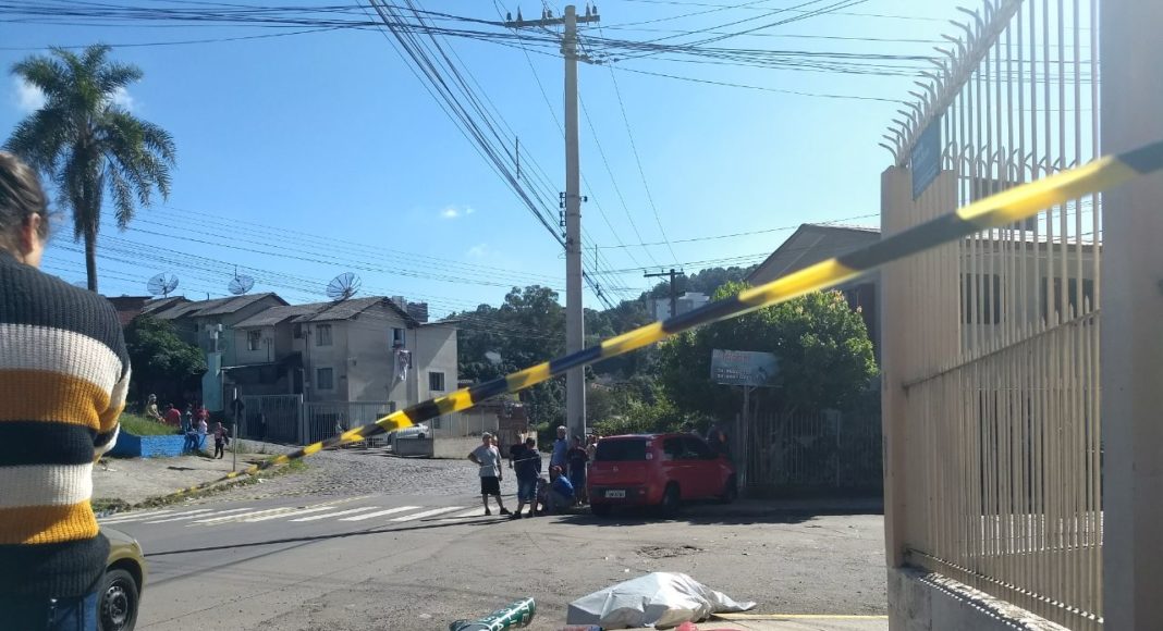 Homem morre após ser atropelado na calçada no bairro Reolon, em Caxias