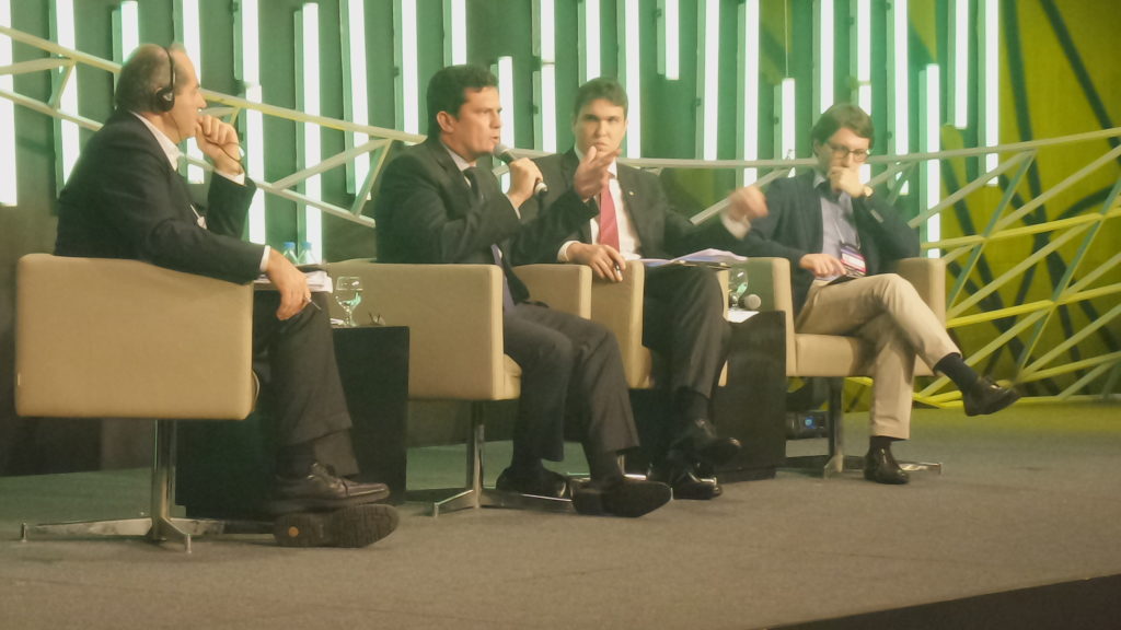 Sérgio Moro elogia STF e faz balanço da Operação Lava-Jato em Porto Alegre