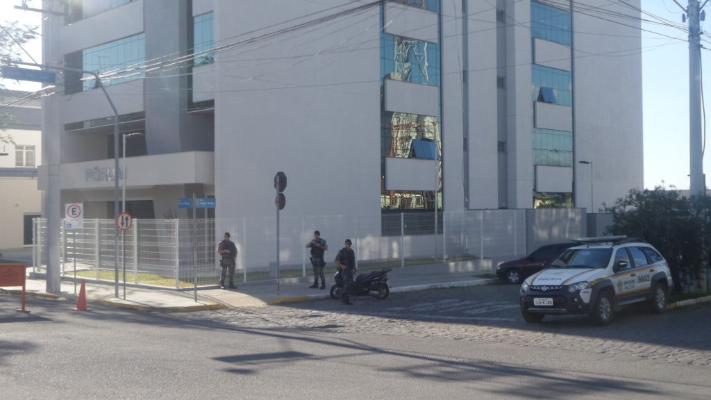 Homem é condenado a 10 anos de prisão por roubo a estabelecimento comercial