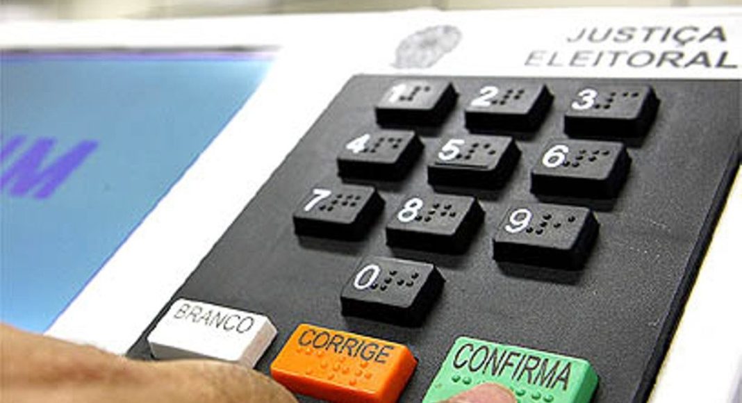 Deputados têm até hoje para trocar de partido para concorrer nas eleições 2018