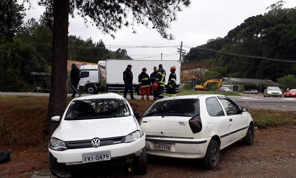 Acidente deixou trânsito lento (Foto: João Paulo Deluca/Tua Rádio Garibaldi)