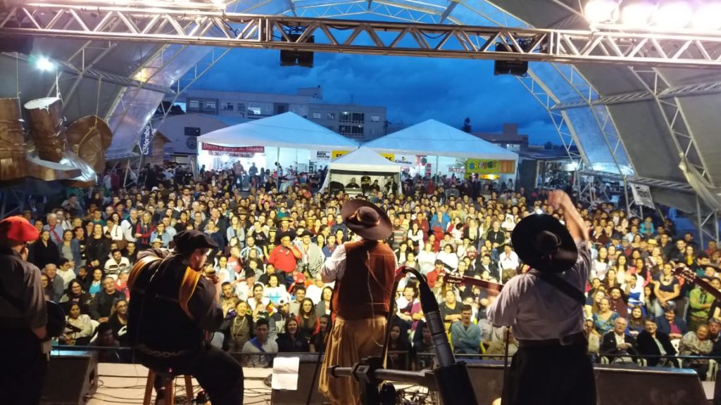 Farroupilha Bem Gaúcha reúne 40 mil pessoas durante os festejos farrapos