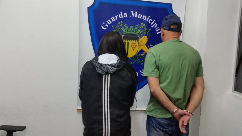 Homem e menor foram apreendidos no bairro Cruzeiro (Foto: GM/divulgação)
