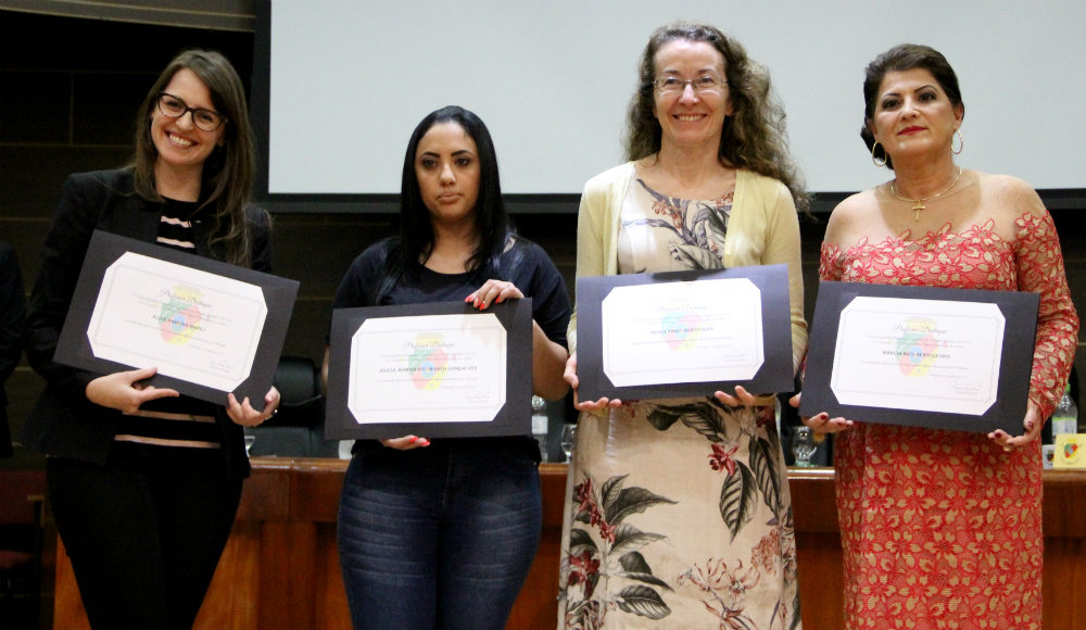 No Dia do Professor, Câmara de Vereadores homenageia docentes de Farroupilha