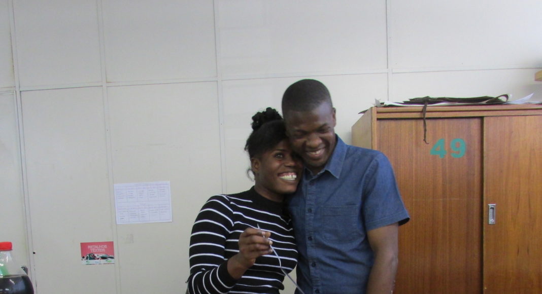 Claude Pierre e Lucienne Pierre Lovis são alunos do curso de Corte e Costura. Foto: Divulgação