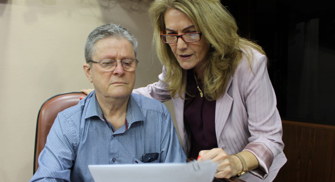 Paula Ioris/PSDB e Flávio Cassina/PTB propõem, ainda, a substituição das lâmpadas comuns por lâmpadas de LED nos prédios, praças e ruas de Caxias. Foto: Divulgação