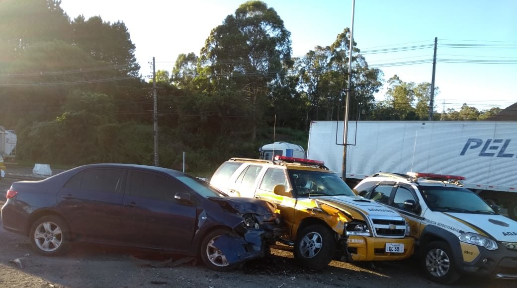 Condutor bate em viaturas no Comando Rodoviário de Farroupilha