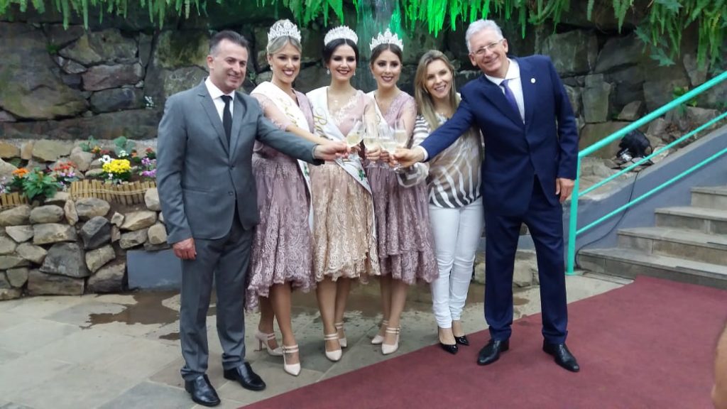 Expo Farroupilha e 23º Fenakiwi é aberta oficialmente para o público