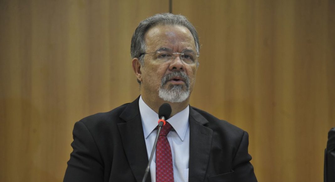 O ministro da Segurança Pública, Raul Jungmann, durante coletiva de imprensa após reunião com o futuro ministro da Justiça, juiz federal Sérgio Moro.