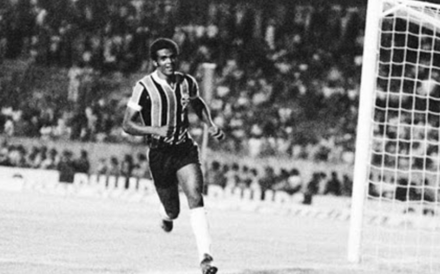 Ídolo gremista, Tarciso "Flecha Negra" morre aos 67 anos