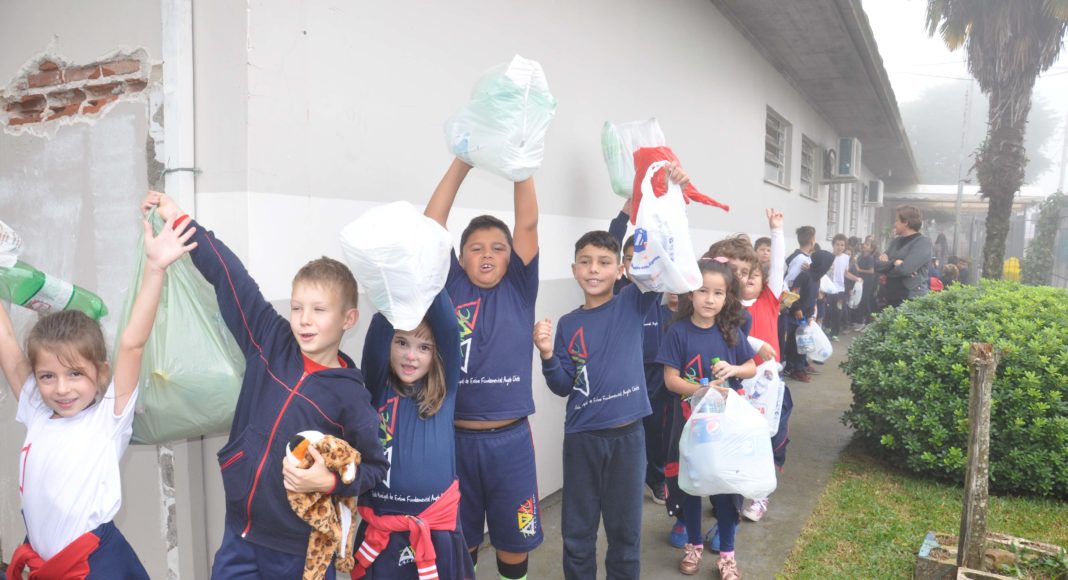 Projeto Plástico do Bem, que proporciona noções de Economia Circular a crianças em idade de alfabetização, é destaque entre as boas práticas do Simplás. Foto: Divulgação