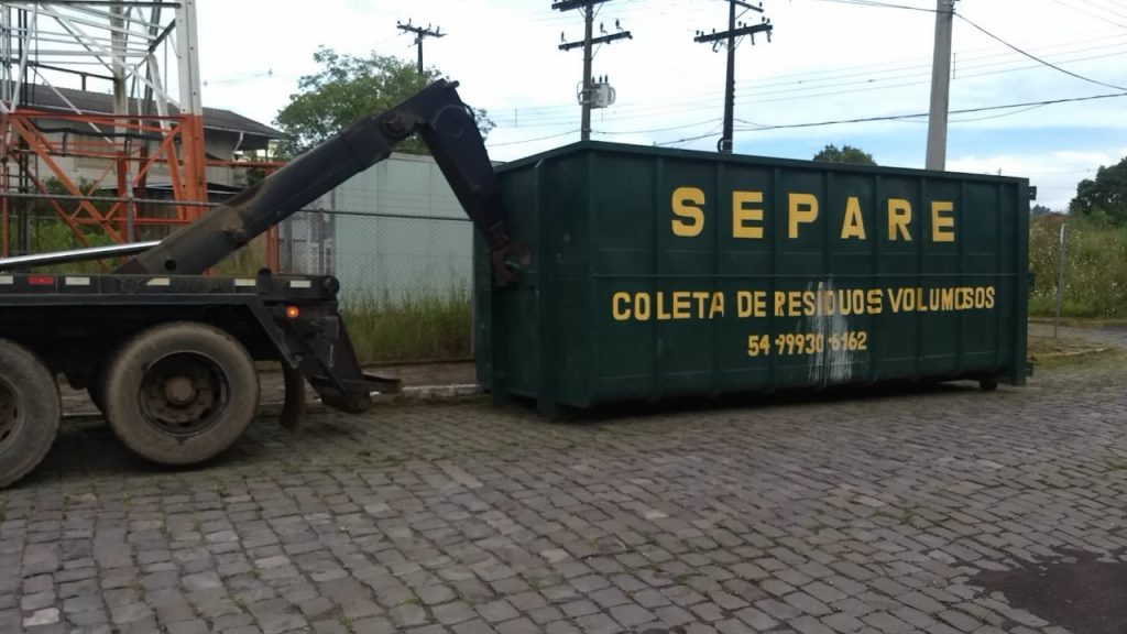 Bairro Cairú recebe contêiner de coleta de resíduos volumosos em Garibaldi