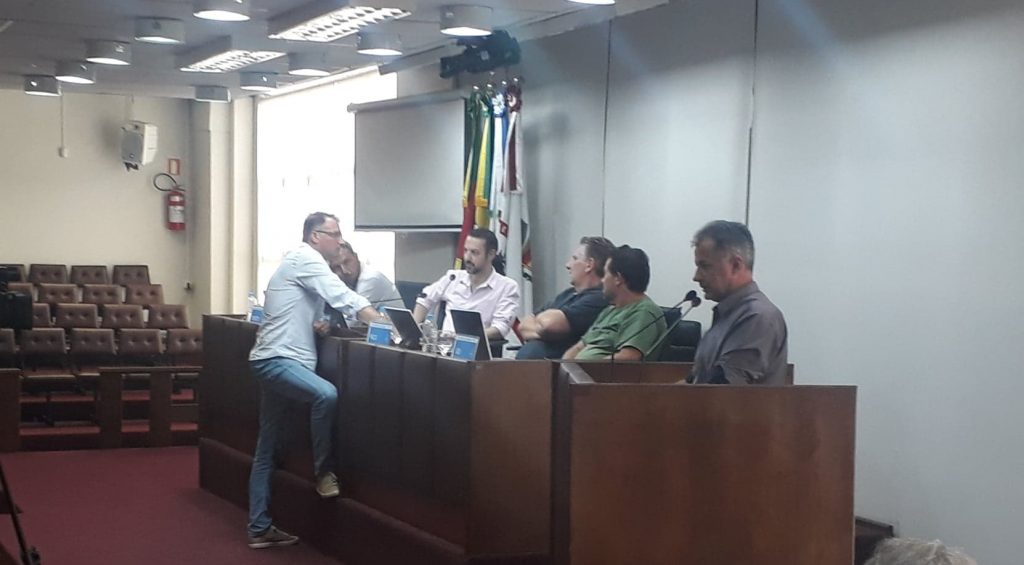 Vereadores aprovam contratação emergencial de profissionais para a educação