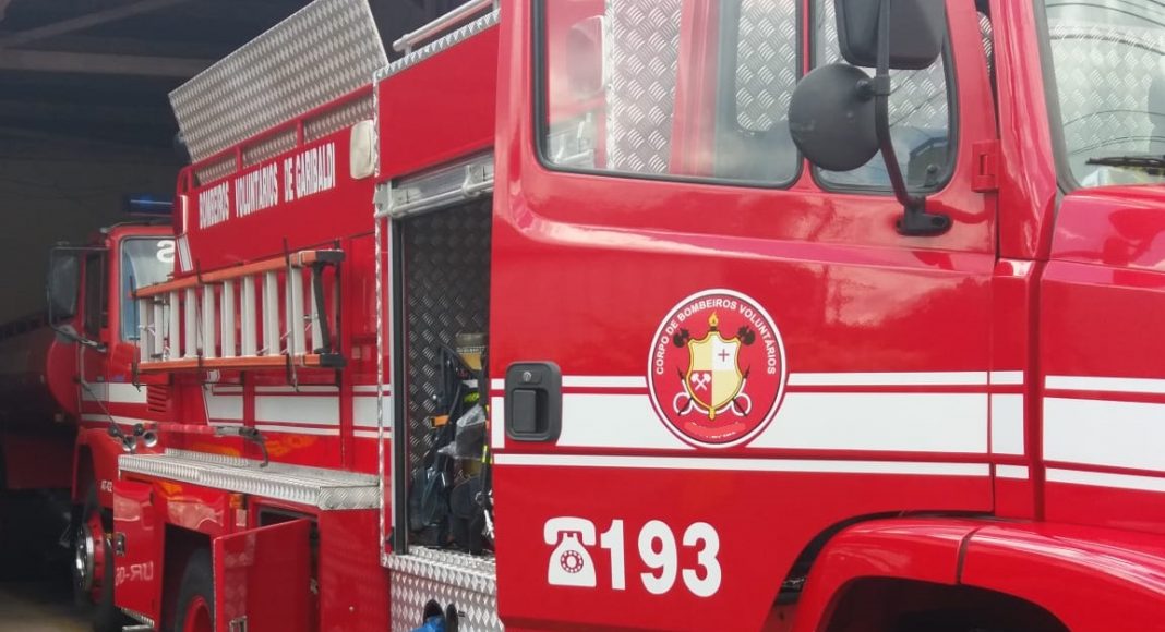 Motociclista fica ferida após se envolver em acidente em Carlos Barbosa