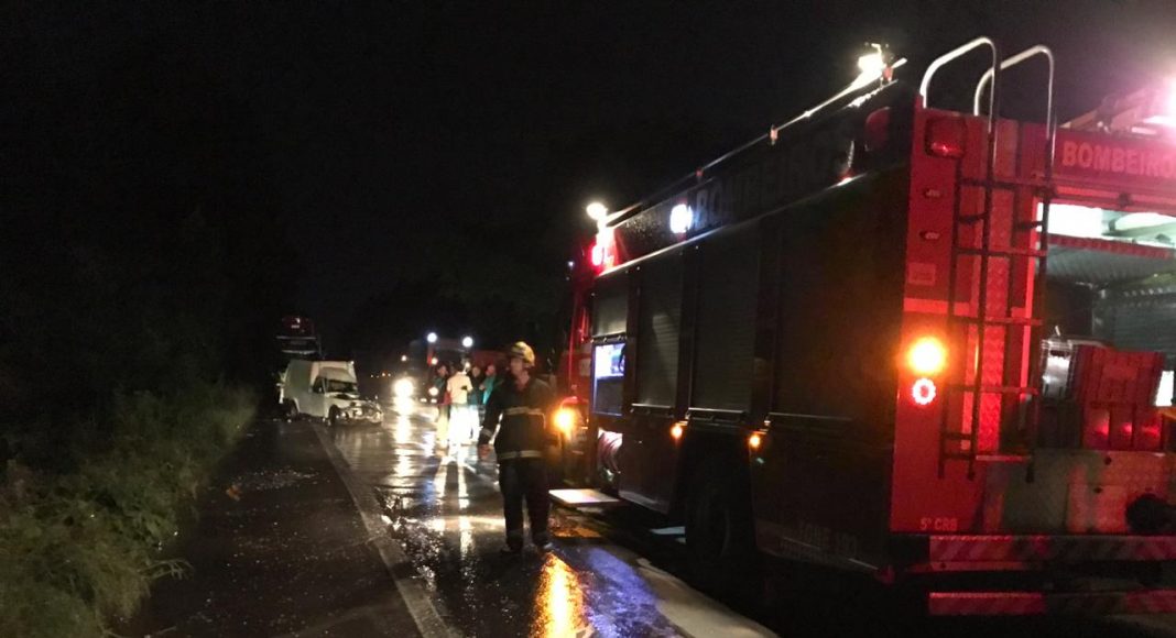 Colisão entre Fiorino e caminhão deixa homem ferido na Rota do Sol, em Caxias