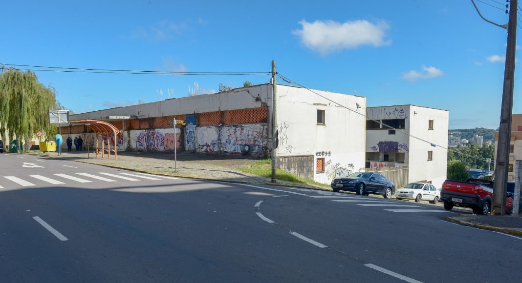 Prefeitura de Caxias testa estrutura de antigo prédio do INSS