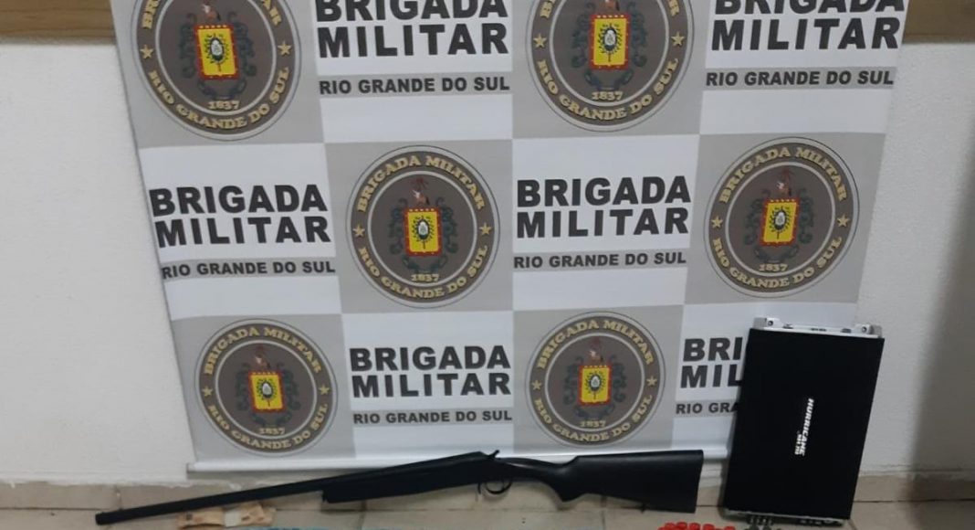 Material apreendido pela Brigada Militar (Foto: Divulgação/36 BPM)