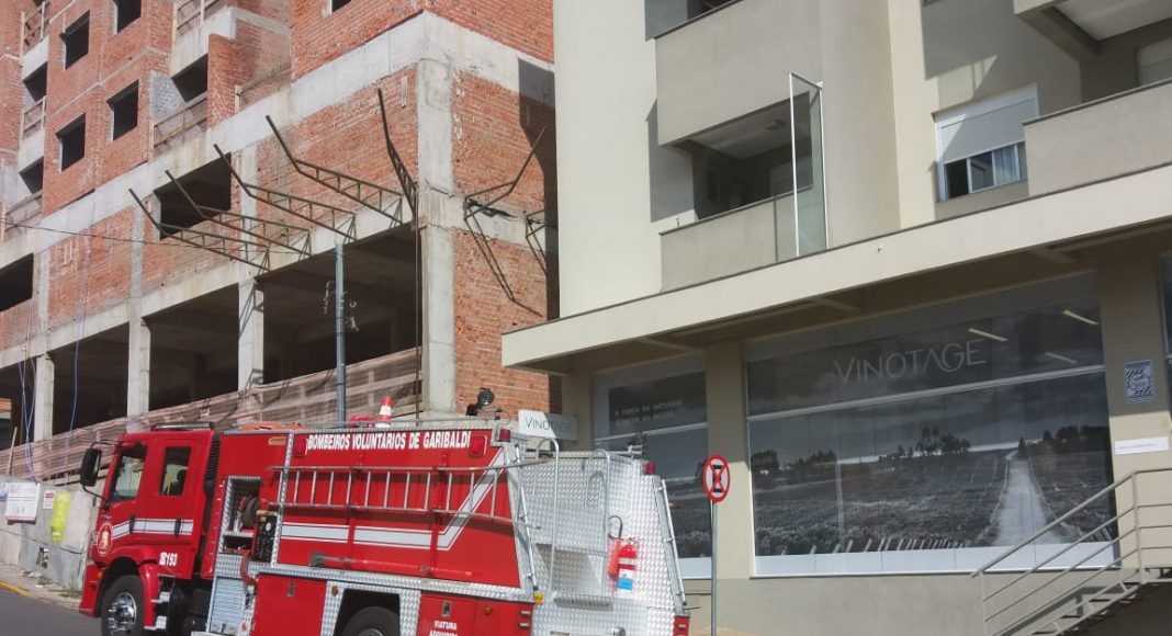 Princípio de incêndio atinge prédio no centro de Garibaldi