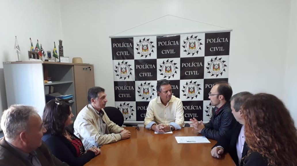 Integrantes da Comissão do Idoso na busca de uma unidade especializada
(foto: Clever Moreira/divulgação)