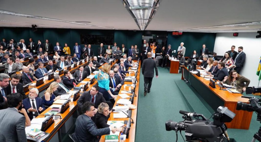 CCJ da Câmara deve votar hoje relatório da reforma da Previdência