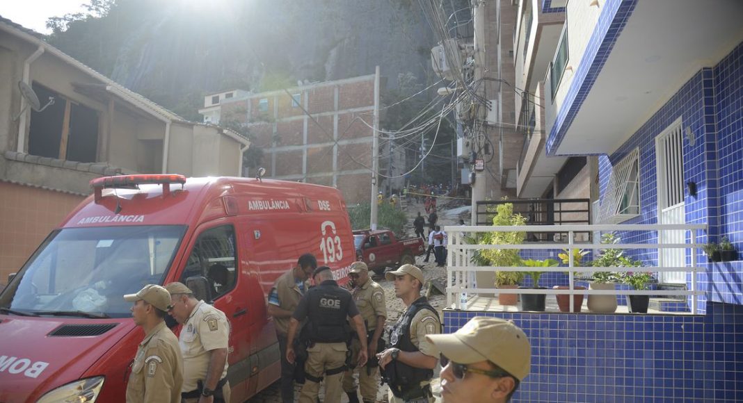 Número de mortos em desabamento de prédios no Rio sobe para 20