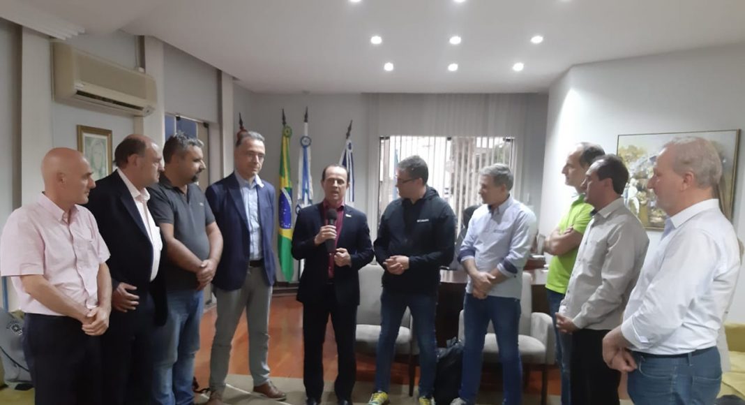Comitiva de turistas italianos chega a Garibaldi para visitar a Fenachamp