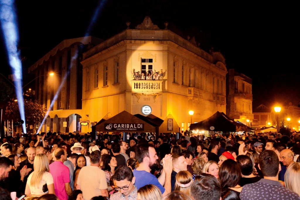 Trânsito bloqueado no centro histórico para montagem de estruturas do Garibaldi Vintage