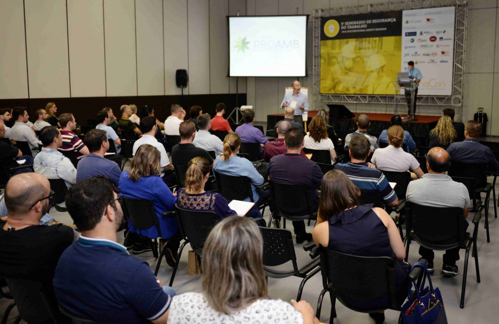 Seminário sobre segurança no trabalho discute prevenção em atividades urbanas e rurais durante a Fiema Brasil