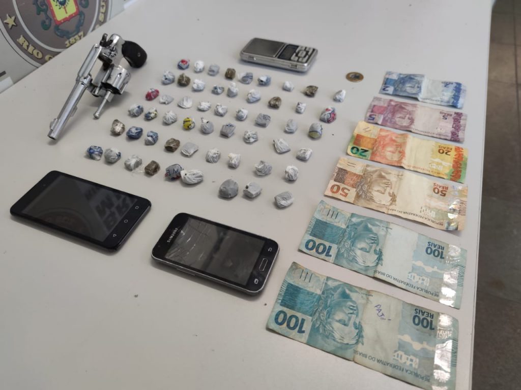 Menor é apreendido com revólver e maconha no Campos da Serra, em Caxias