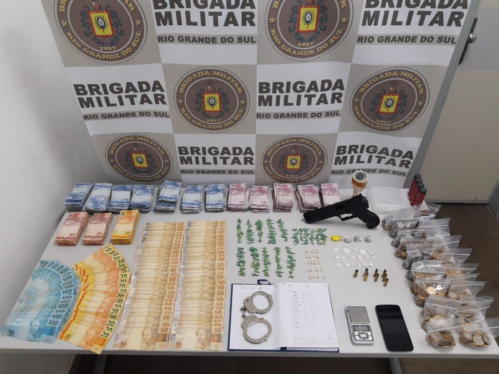 Homem incita moradores contra ação da BM e acaba preso por tráfico de drogas em Caxias