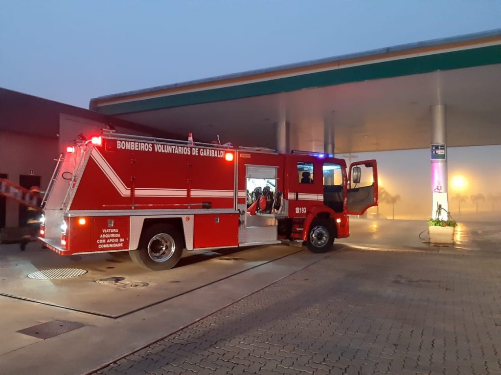 Posto de combustíveis pega fogo no acesso norte de Garibaldi