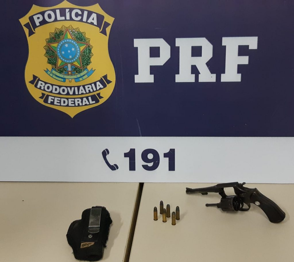 Motorista de caminhão é preso ao ser flagrado em posse ilegal de arma de fogo, em Bento Gonçalves
