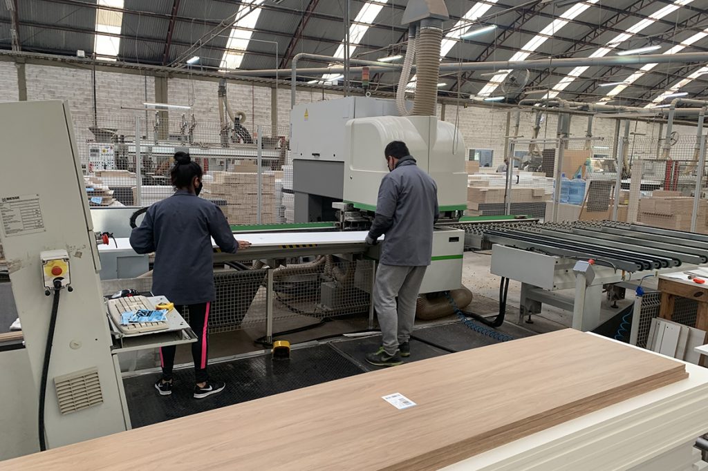 Indústria moveleira de Bento inicia recuperação nos postos de trabalho