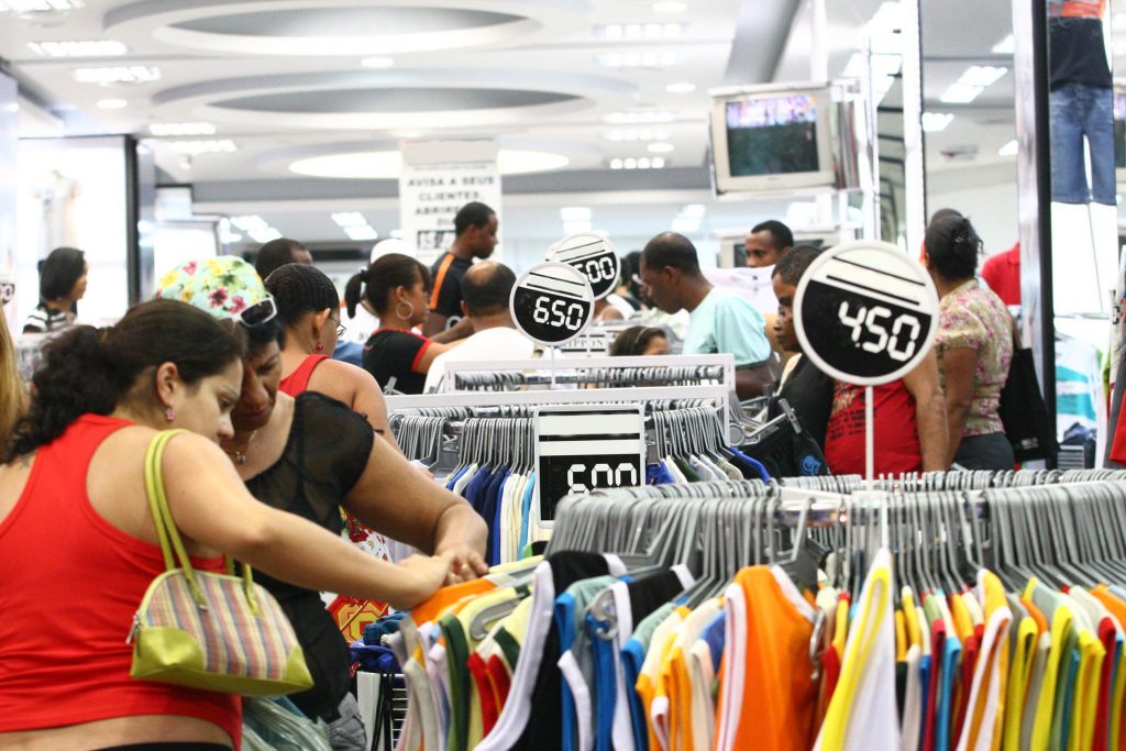 CDL de Caxias pede para a população tomar cuidado e anuncia que comércio permanece de portas abertas