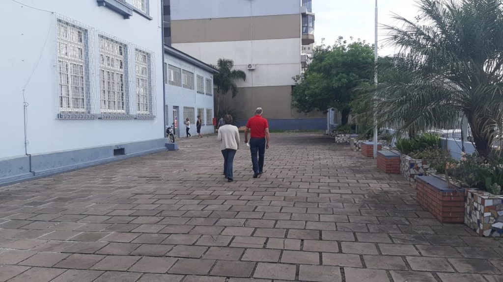 Início da votação é tranquilo em Farroupilha
