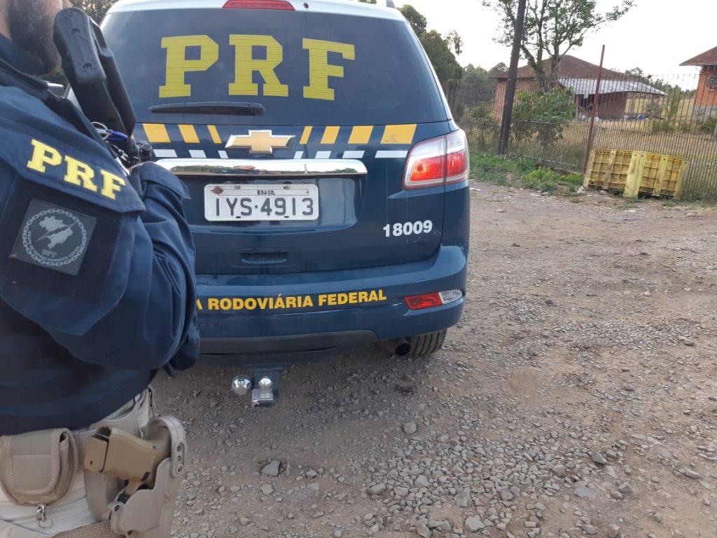 O homem era procurado pela Justiça.