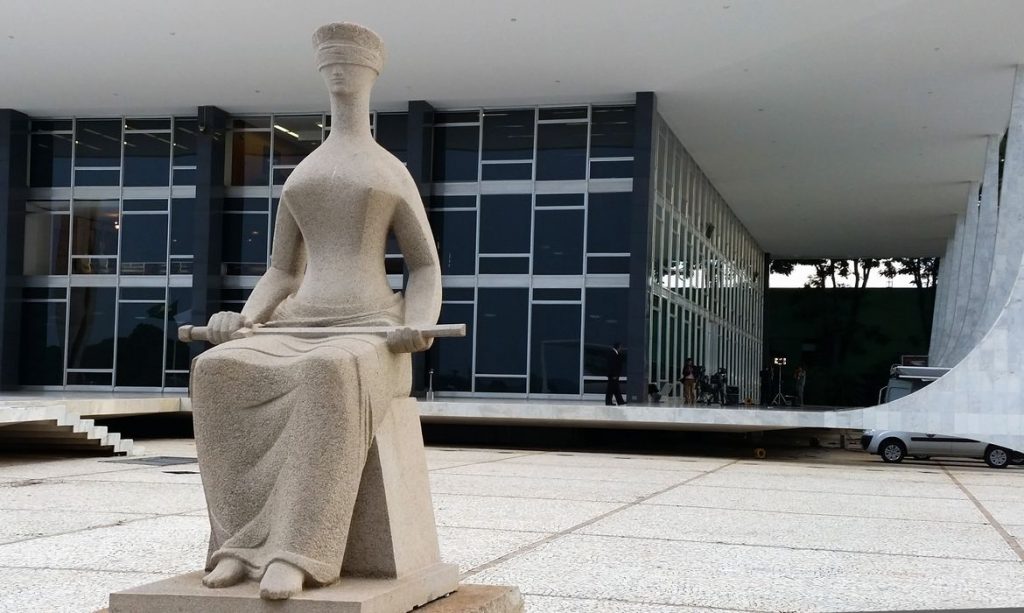 Fake News: STF forma maioria para manter ampliação de poderes do TSE
